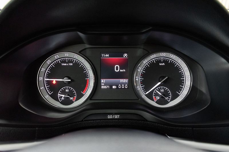 Škoda Karoq 1.6 TDI 85kW KAMERA*KESSY*ACC* - fotka 19 z 42