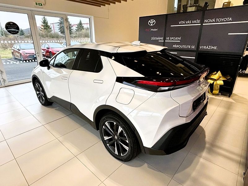 Toyota C-HR 1,8   Style PHEV - fotka 5 z 10