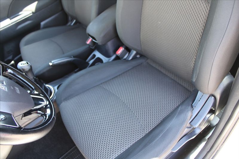 Mitsubishi ASX 1,6 MIVEC  NOVÉ V ČR,TAŽNÉ - fotka 17 z 23