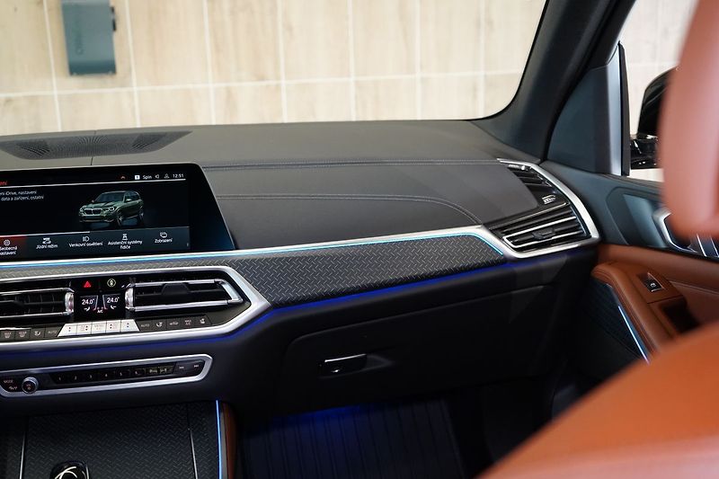 BMW X5 30d xDrive, Vzduch, Nezávislé - fotka 49 z 49