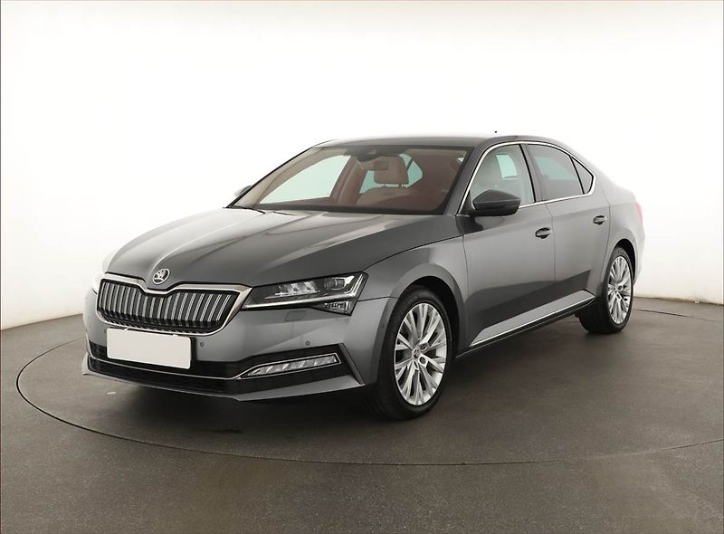 Škoda Superb (2022) Laurin&Klement iV 1.4 TSI PHEV - fotka 2 z 20