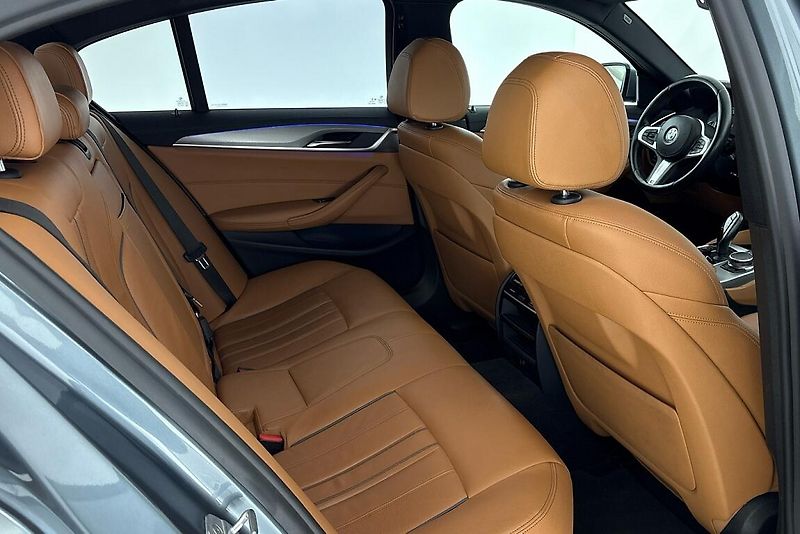 BMW Řada 5 540i xDrive - fotka 11 z 24
