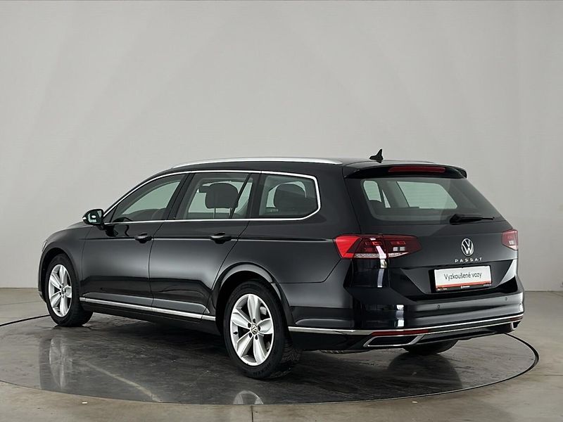 Volkswagen Passat Elegance DSG - fotka 15 z 28