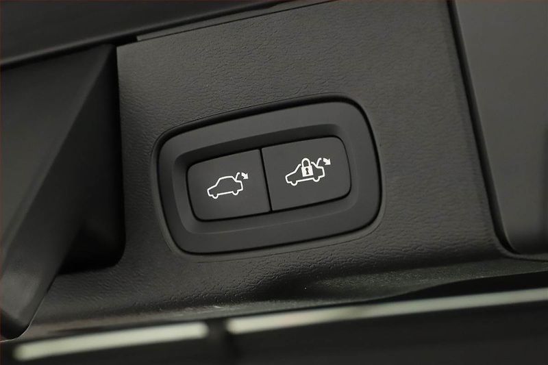 Volvo XC60 (2023) B4 - fotka 12 z 20
