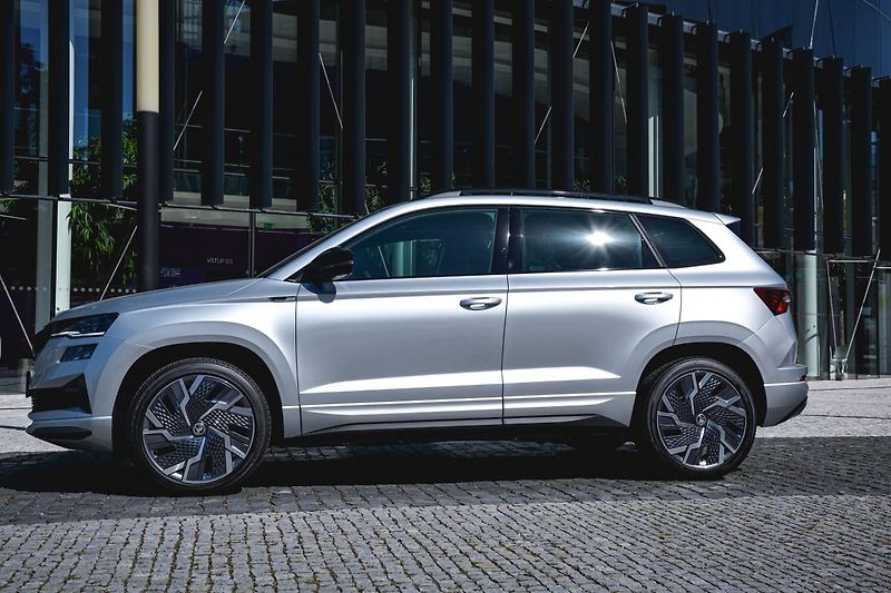 Škoda Karoq 2,0Tdi Exclusive 7ST DSG 4x4 Z - fotka 2 z 33