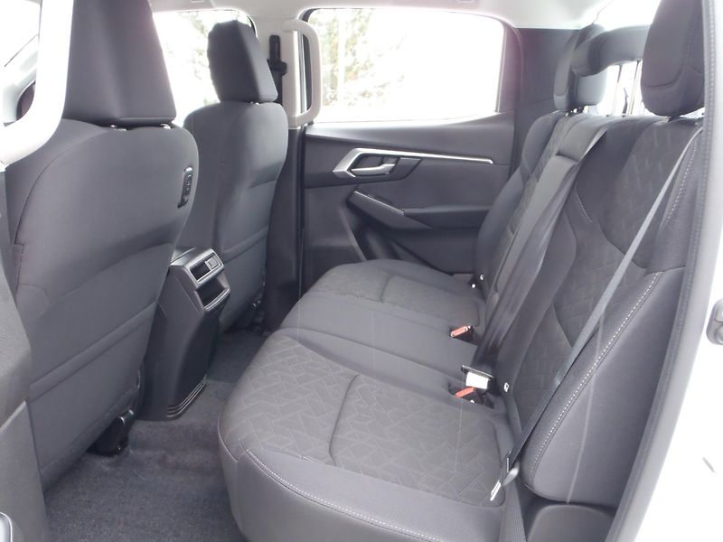 Isuzu D-Max Double Cab LS - fotka 11 z 25