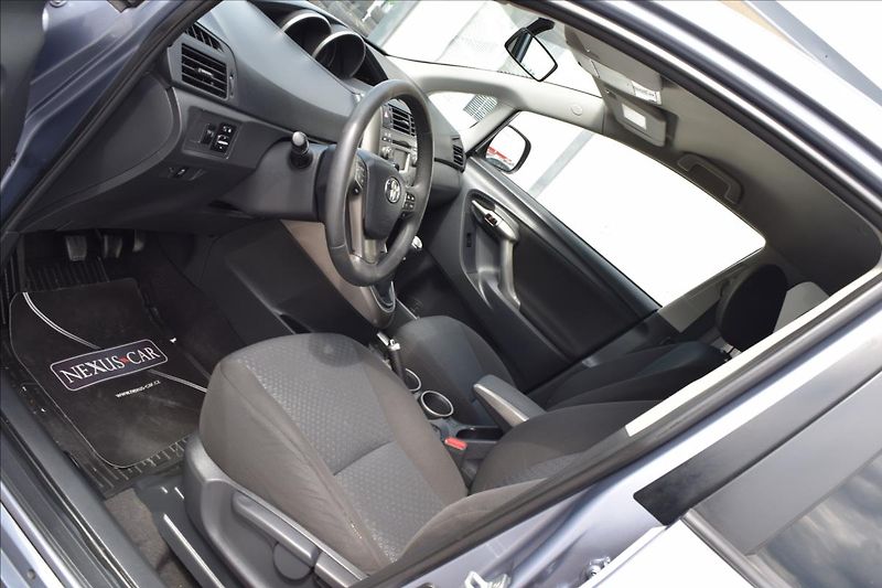 Toyota Verso 1,6 i 97KW NÍZKÉ KM 2XKOLA - fotka 15 z 48