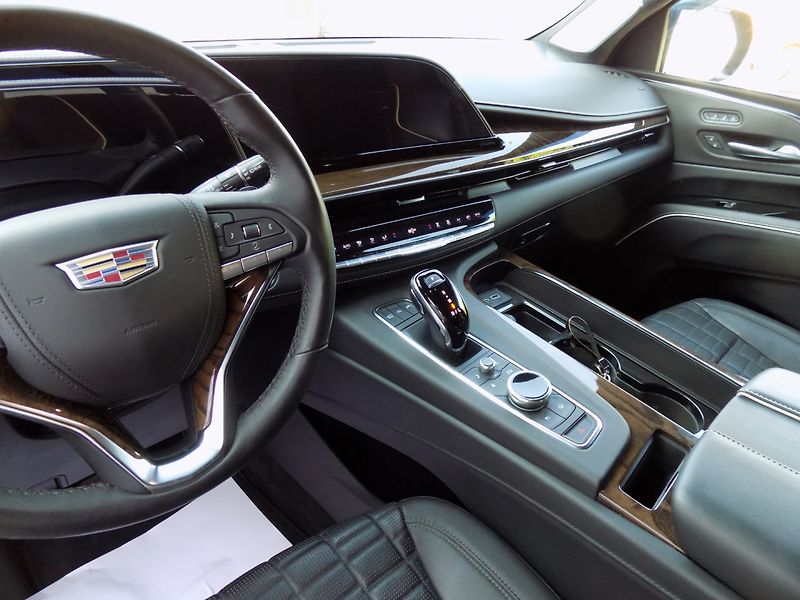 Cadillac Escalade (2022) 6.2/V8/4WD/Sport Platinum/ČR/ - fotka 28 z 50