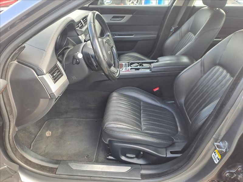 Jaguar XF 2,0 d 132 kW AUT,NAVI,KAMERA - fotka 6 z 21
