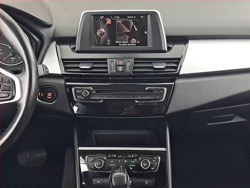 BMW Řada 2 (2015) 218d Gran Tourer, Automat - fotka 12 z 20