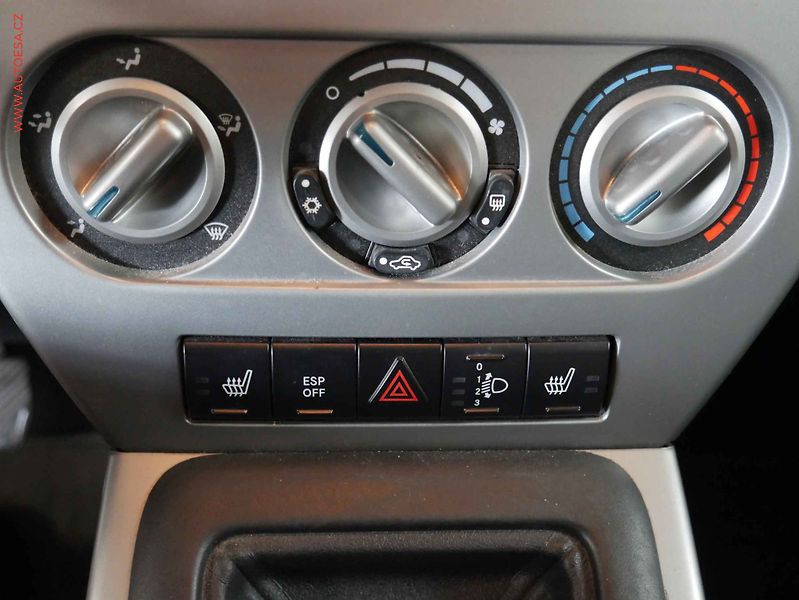 Jeep Compass (2007) 2.4i 4x4, AC, TZ - fotka 13 z 16