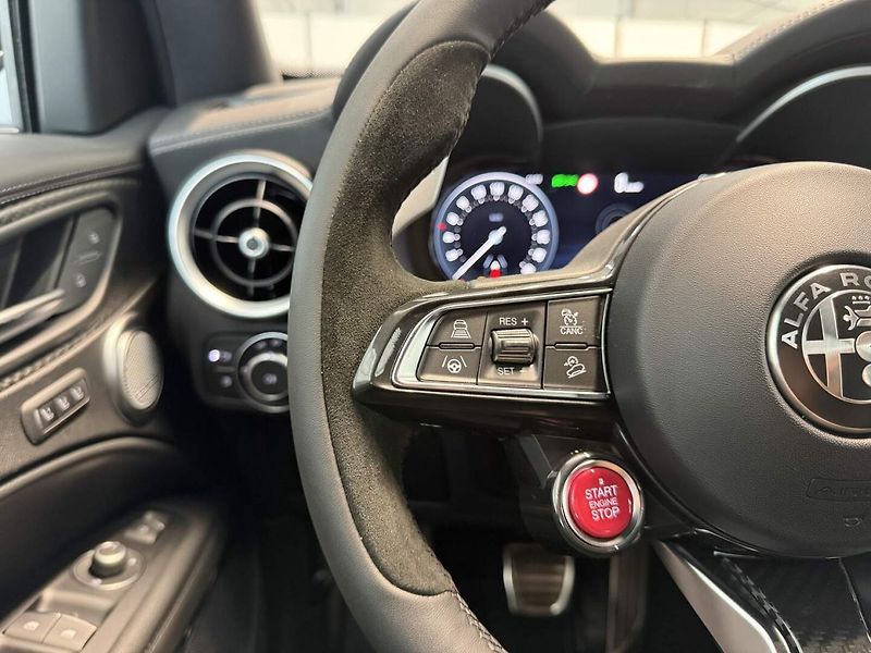 Alfa Romeo Stelvio (2026) Quadrifoglio 2.9 V6 BiTurbo 52 - fotka 10 z 28