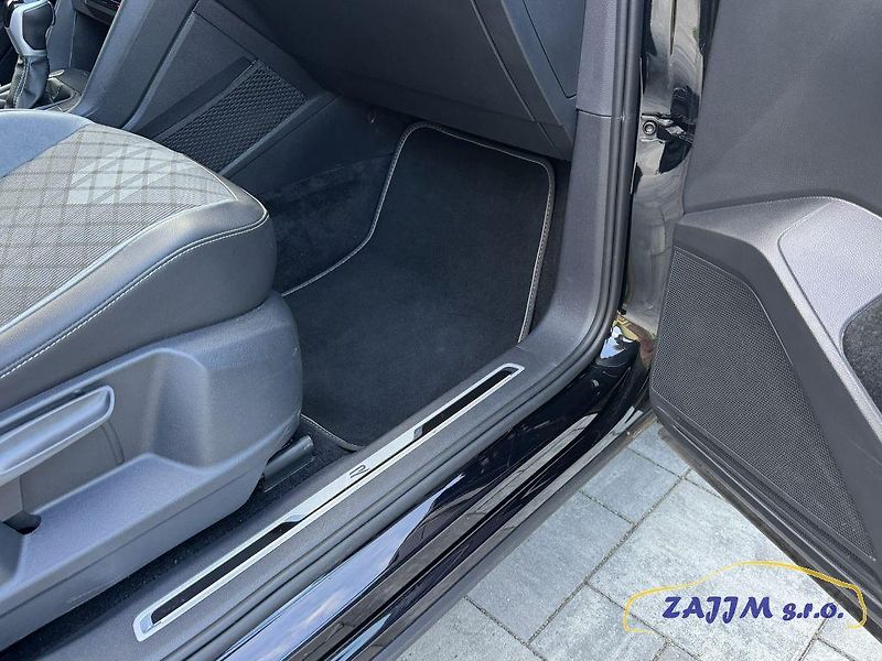 Volkswagen Tiguan Allspace R-line 2.0TDI 147kw 4x4 DSG - fotka 42 z 51