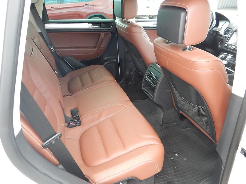 Volkswagen Touareg 3.0 TDI V6, 4x4, DSG - fotka 12 z 31
