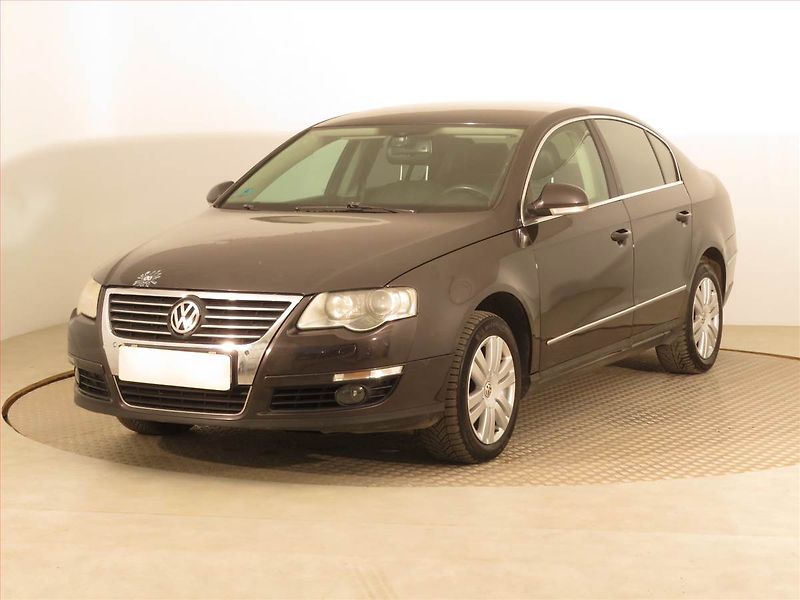 Volkswagen Passat (2006) Highline 2.0 TDI, Xenony - fotka 2 z 15