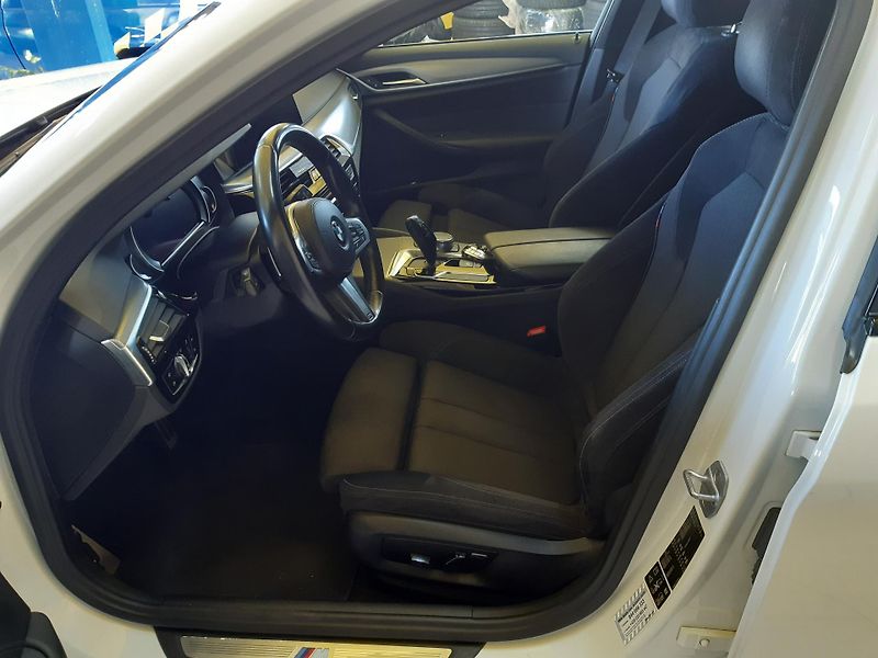 BMW Řada 5 520d XDRIVE M-PAKET - fotka 8 z 32