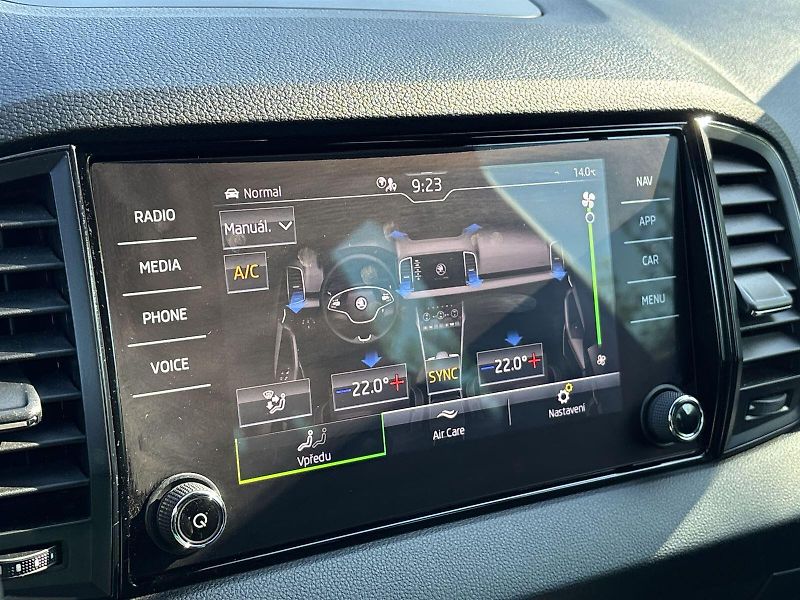 Škoda Karoq (2023) 1.5 TSI DSG Sportline - fotka 15 z 36