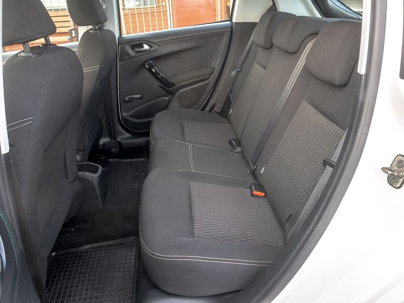 Peugeot 208 (2016) ČR 1.6HDI 55KW – PO SERVISU - fotka 26 z 38