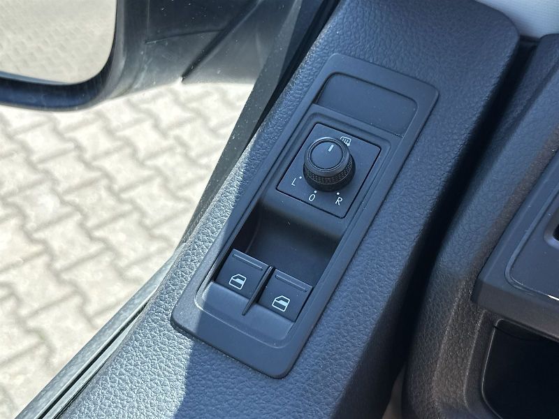 Volkswagen Transporter (2016) 2.0 TDI T6 Long 4x4 - fotka 12 z 28