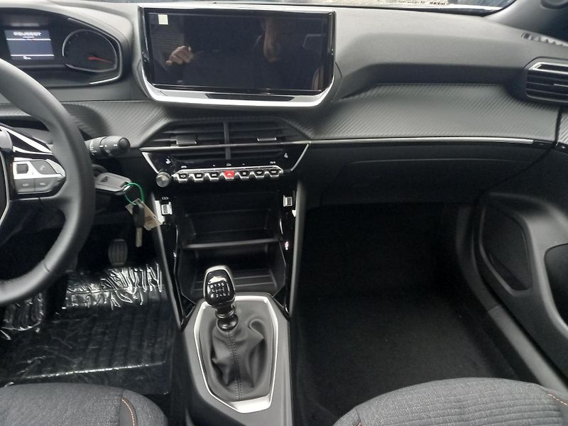 Peugeot 2008 (2026) BUSINESS Turbo 100k MAN6 - fotka 17 z 20