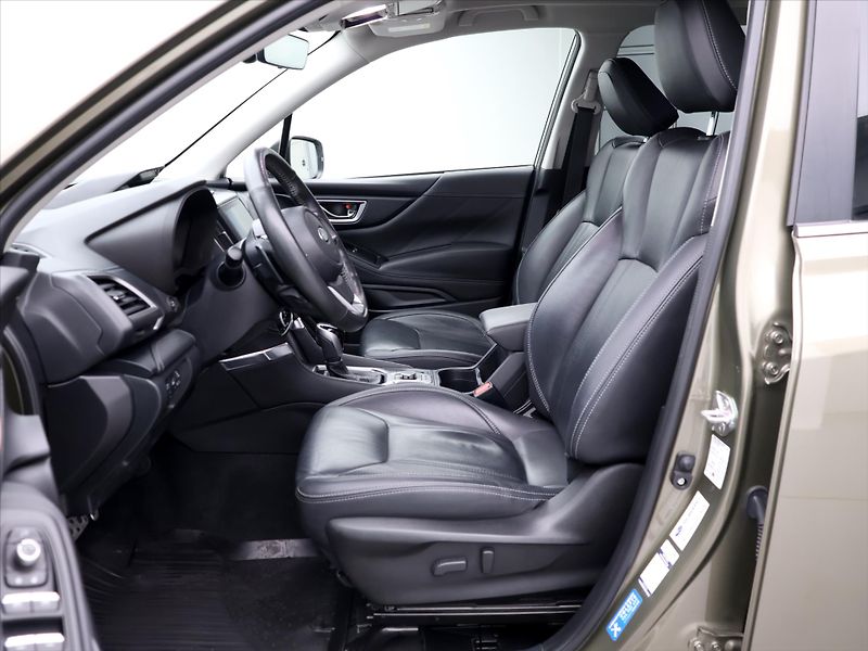 Subaru Forester 2,0 e-Boxer 110kW Executive CZ - fotka 12 z 43