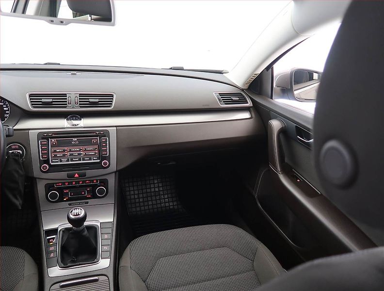 Volkswagen Passat (2011) 1.6 TDI, Navi, Tempomat - fotka 8 z 22