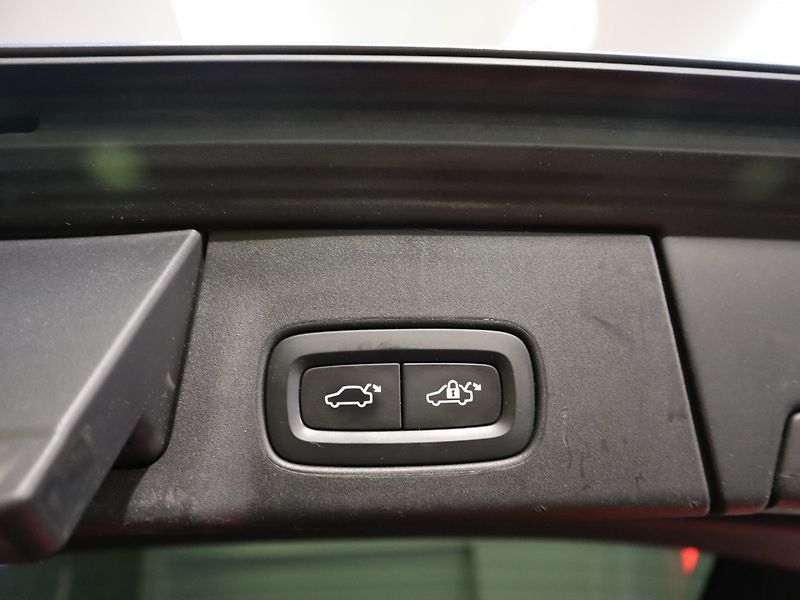 Volvo V90 D5 Momentum 173 kW AWD - fotka 8 z 28
