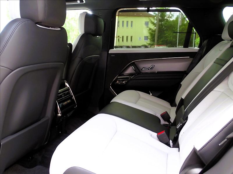 Land Rover Range Rover Sport (2026) 3,0 D250 SE AWD* - fotka 24 z 27