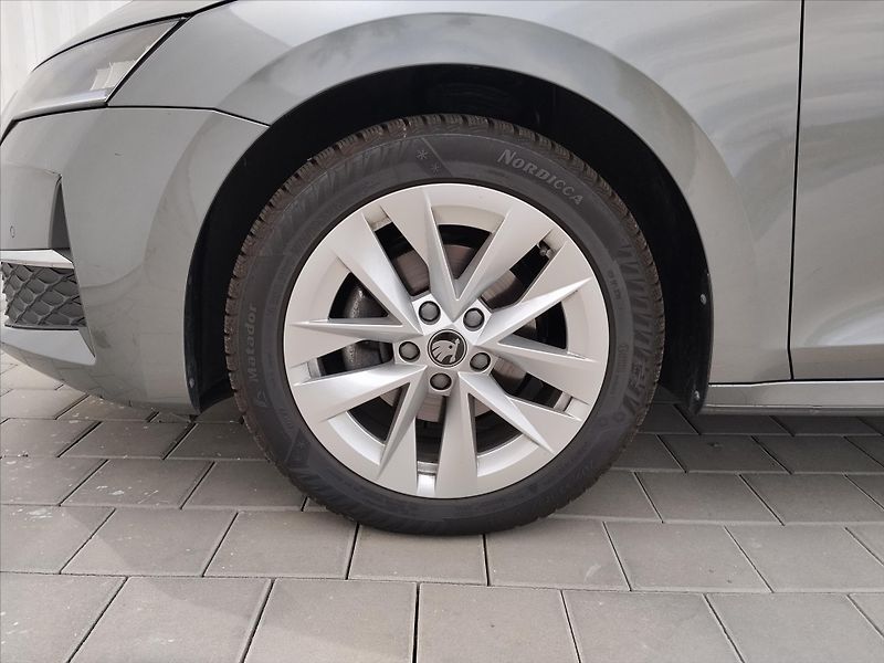Škoda Octavia 1,5   M-HEV TOP SELECTION 110k - fotka 29 z 31