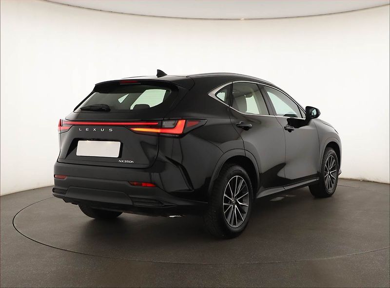 Lexus NX 200t (2023) 350h - fotka 5 z 18