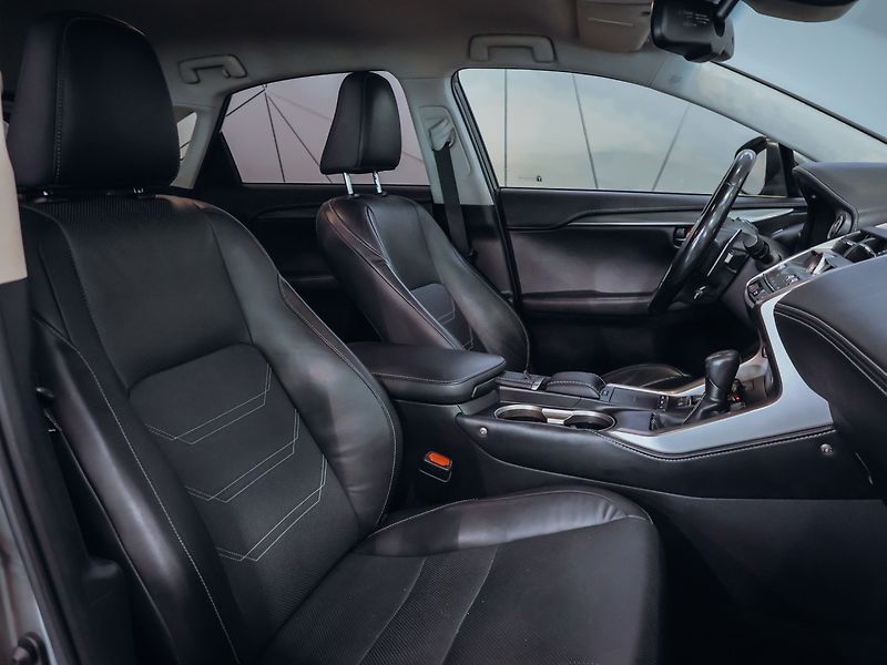 Lexus NX 300 H - fotka 23 z 28