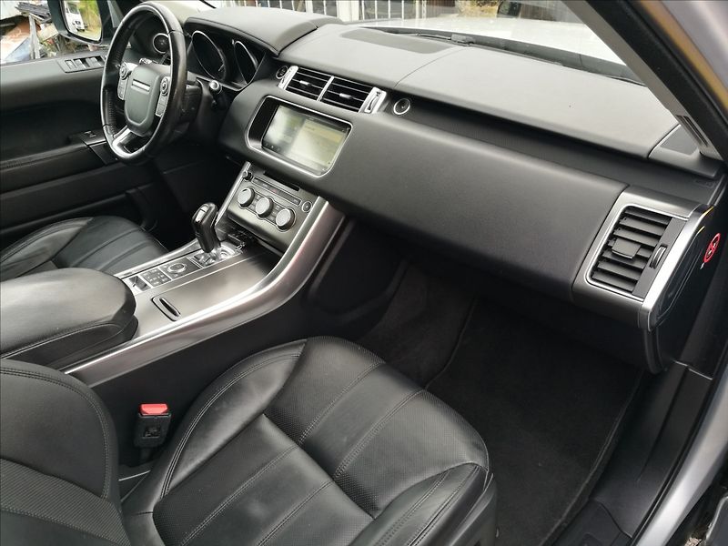 Land Rover Range Rover Sport 3,0 V6 Sport - fotka 15 z 22