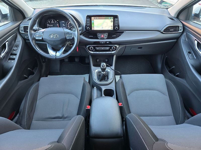 Hyundai i30 1.6CRDi COMFORT LED KAMERA NAV - fotka 8 z 35