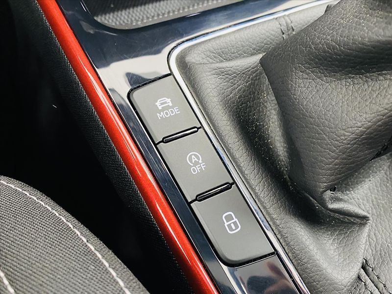 Škoda Fabia 1,0 TSI 85kW Monte Carlo - fotka 16 z 25