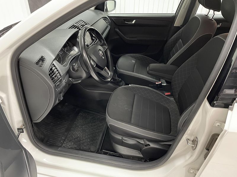 Škoda Fabia 1.0 TSi ČR REZERVACE  - fotka 18 z 22