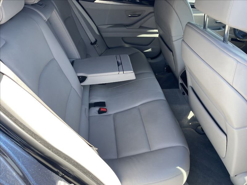 BMW Řada 5 3,0 d 180kw Manuál Luxury 2maj - fotka 12 z 31