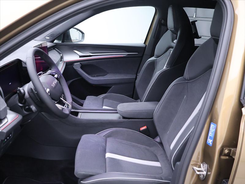 Škoda Kodiaq 2,0 2.0 TDI Sportline 4x4 DSG - fotka 13 z 35