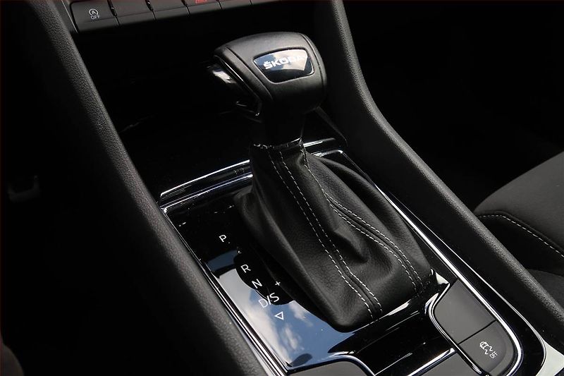 Škoda Karoq (2023) Sportline 1.5 TSI - fotka 13 z 20