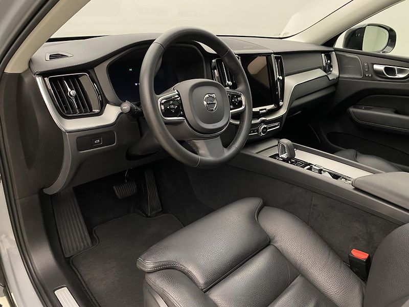 Volvo XC60 B5 AWD DARK ULTIMATE AUT CZ - fotka 4 z 60
