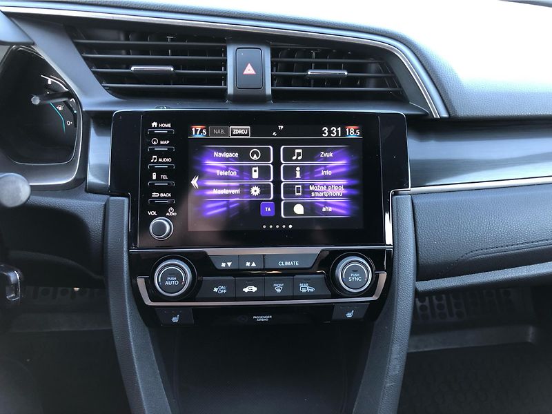 Honda Civic 1.0 VTEC Elegance - fotka 19 z 28