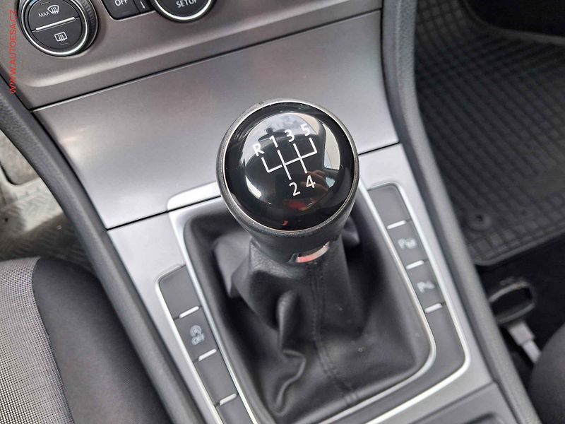 Volkswagen Golf (2014) 1.6 TDi, autoAC - fotka 12 z 17