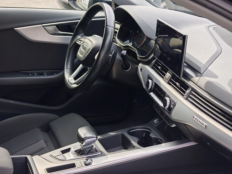 Audi A4 Avant (2021) 40 TDI quattro  - fotka 16 z 25