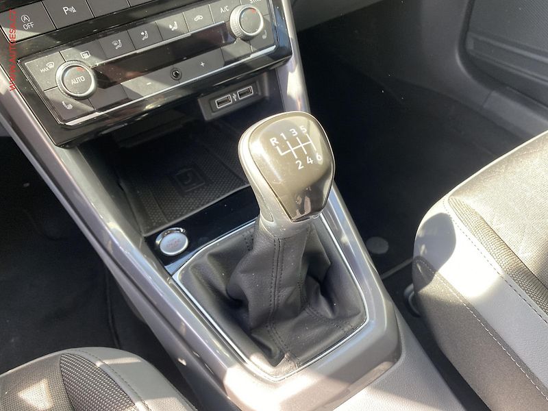 Volkswagen T-Cross (2019) 1.0 TSi, Highline, LED, navi - fotka 17 z 19