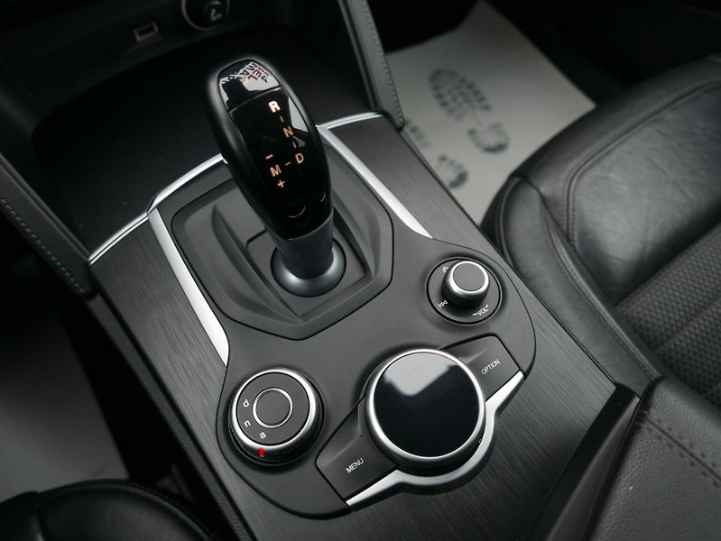 Alfa Romeo Stelvio 2,2 JTD Q4 154kW Automat - fotka 33 z 39