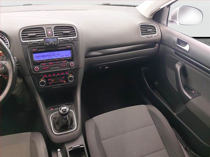 Volkswagen Golf (2010) 1.6 TDI, Serv.kniha, Tažné - fotka 8 z 16