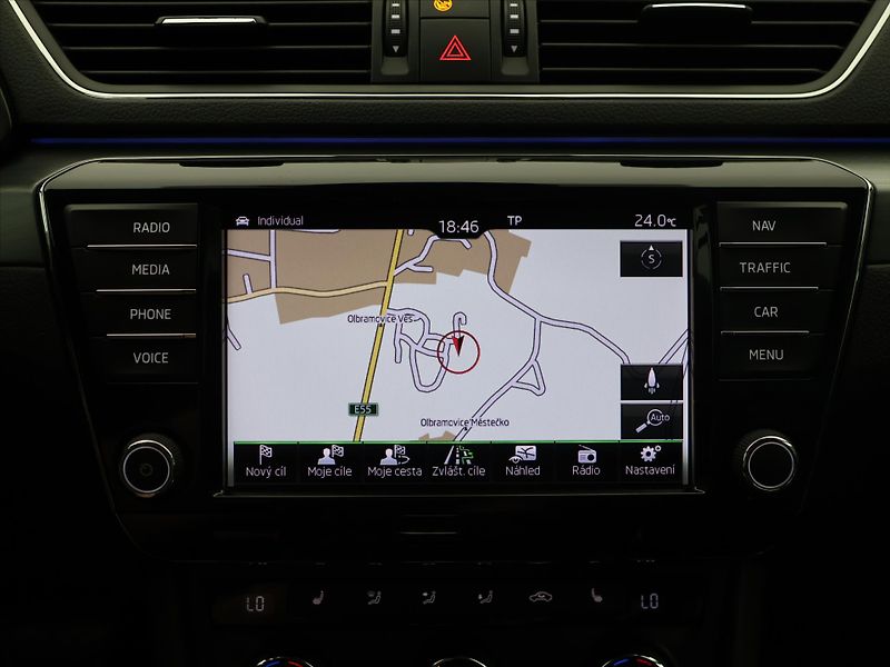 Škoda Superb 2,0 TDI 140kW 4x4 DSG Style CZ - fotka 24 z 34