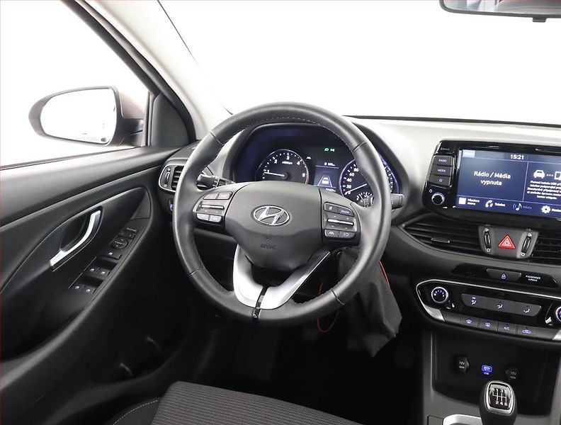 Hyundai i30 (2021) Comfort 1.6 CRDi, Serv.kniha - fotka 7 z 19
