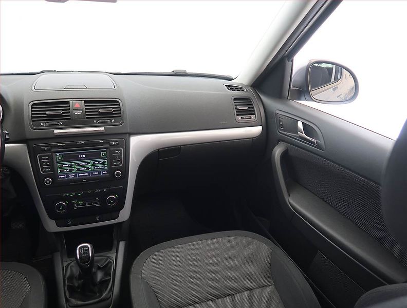 Škoda Yeti (2011) 2.0 TDI, 4X4, Serv.kniha - fotka 8 z 19