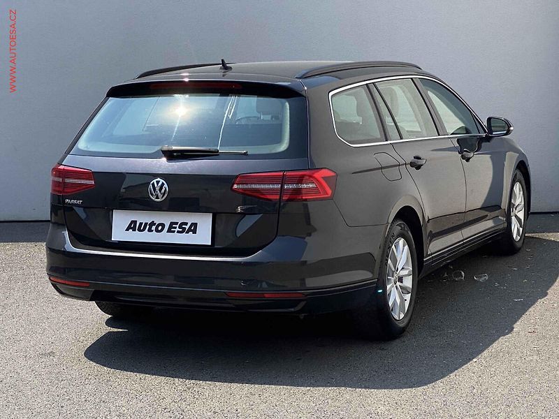 Volkswagen Passat (2019) 1.6 TDi, Comfortline, DSG - fotka 4 z 19