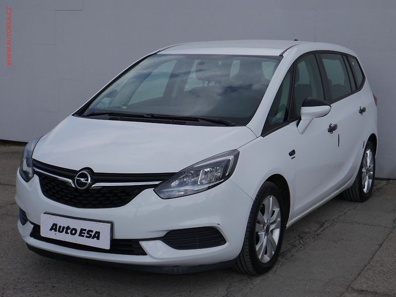 Opel Zafira (2016) 1.6 CDTi, AC, park.kamera - fotka 3 z 15
